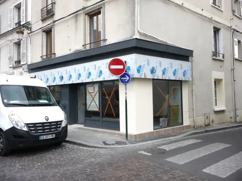 Rénovation d'un local commercial en angle de rue à Étampes