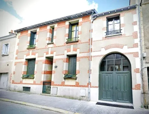 Extension d'un bâtiment ancien en briques à Tours