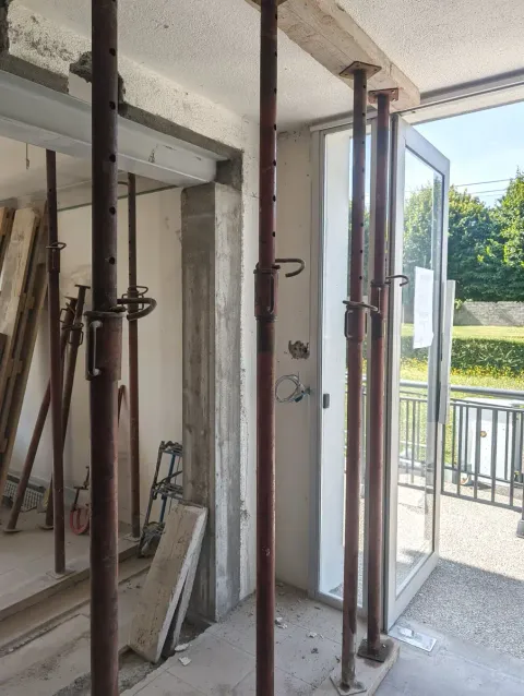 Étaiement et création d'ouverture dans un mur porteur d'un ERP à Artenay