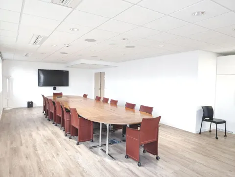 Salle de réunion d'un bâtiment tertiaire dans le Loiret