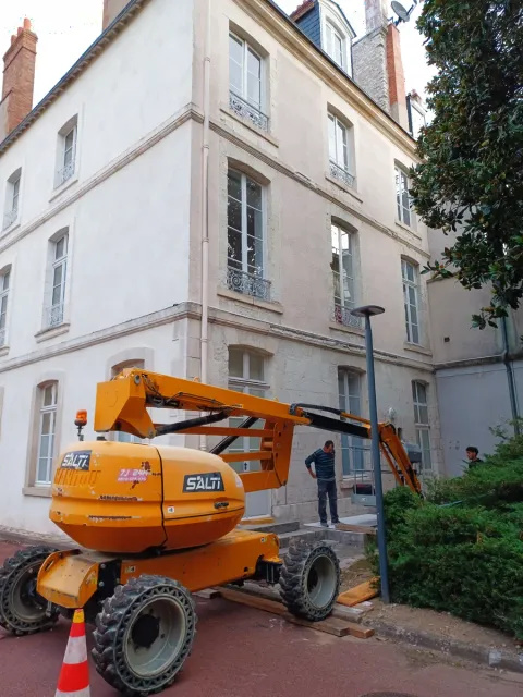 Ravalement de façade d'un hôtel particulier à Orléans
